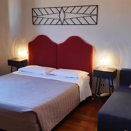 Albergo Moderno Λούκα Εξωτερικό φωτογραφία