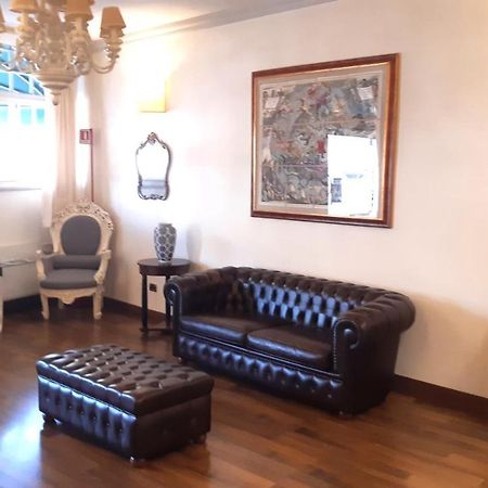 Albergo Moderno Λούκα Εξωτερικό φωτογραφία