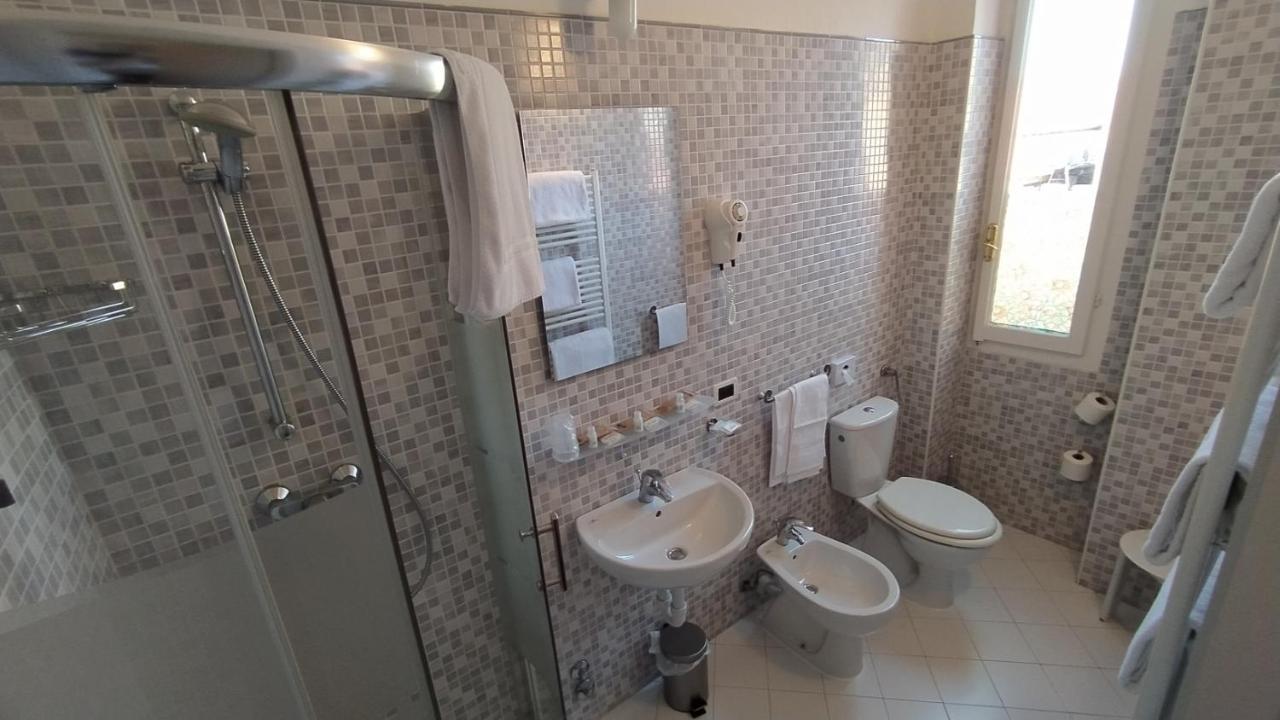 Albergo Moderno Λούκα Εξωτερικό φωτογραφία