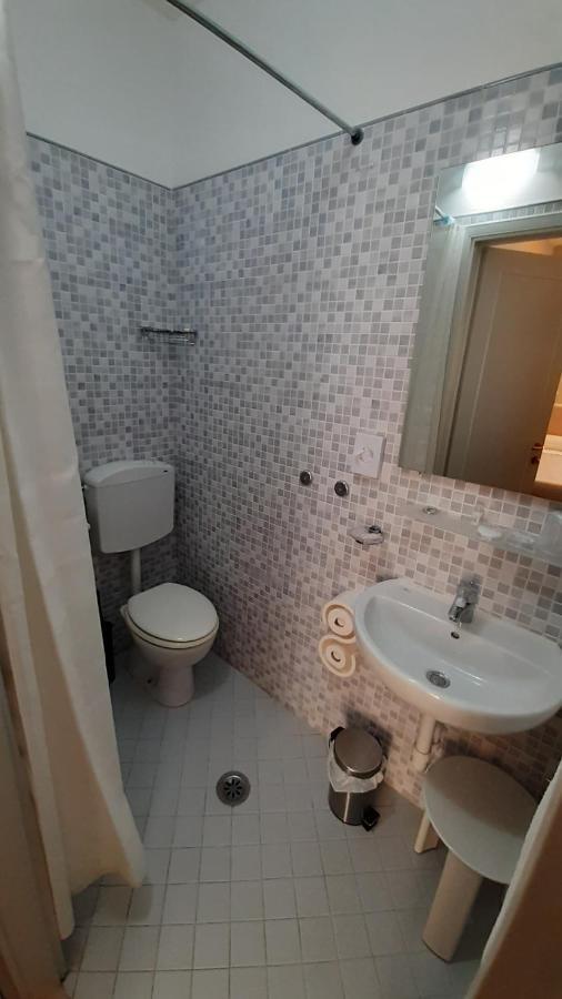 Albergo Moderno Λούκα Εξωτερικό φωτογραφία