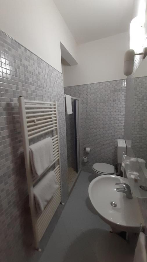 Albergo Moderno Λούκα Εξωτερικό φωτογραφία