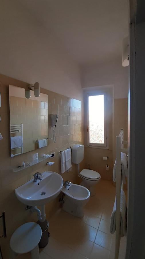 Albergo Moderno Λούκα Εξωτερικό φωτογραφία