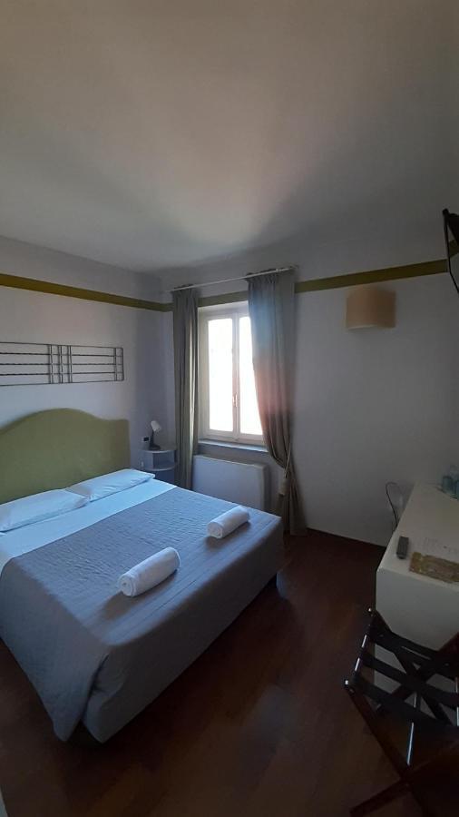 Albergo Moderno Λούκα Εξωτερικό φωτογραφία