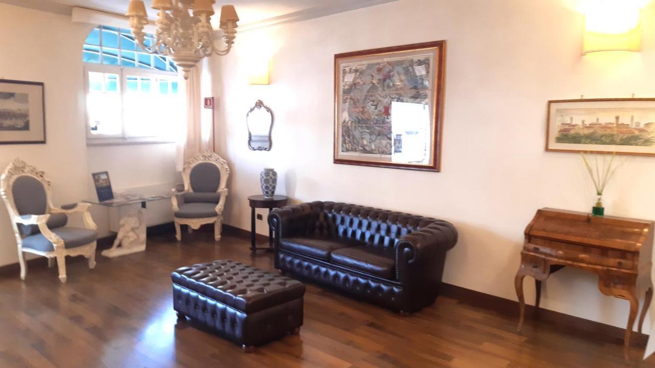 Albergo Moderno Λούκα Εξωτερικό φωτογραφία