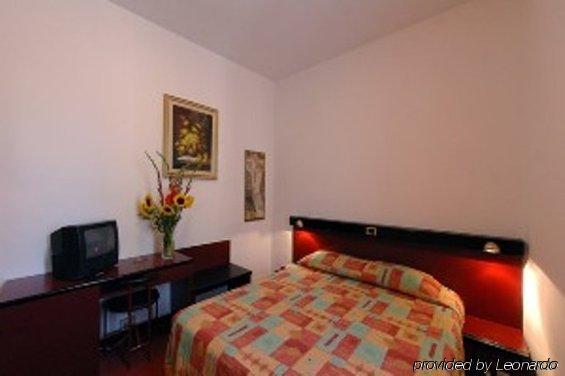 Albergo Moderno Λούκα Εξωτερικό φωτογραφία