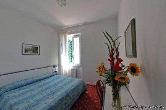Albergo Moderno Λούκα Εξωτερικό φωτογραφία