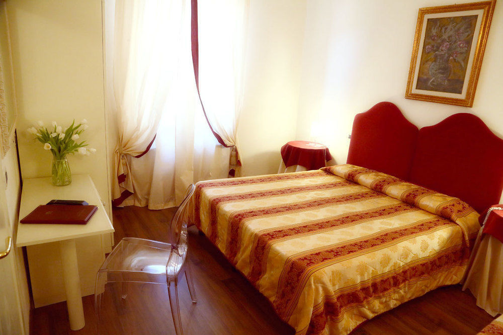 Albergo Moderno Λούκα Εξωτερικό φωτογραφία
