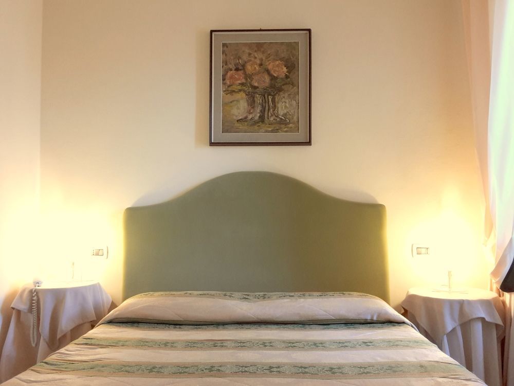 Albergo Moderno Λούκα Εξωτερικό φωτογραφία