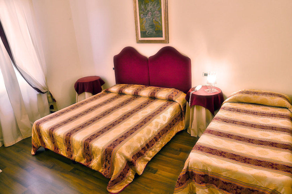 Albergo Moderno Λούκα Εξωτερικό φωτογραφία