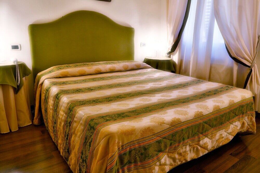 Albergo Moderno Λούκα Εξωτερικό φωτογραφία