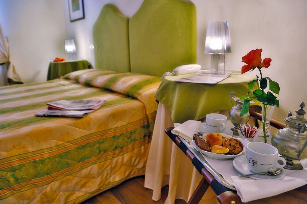 Albergo Moderno Λούκα Εξωτερικό φωτογραφία